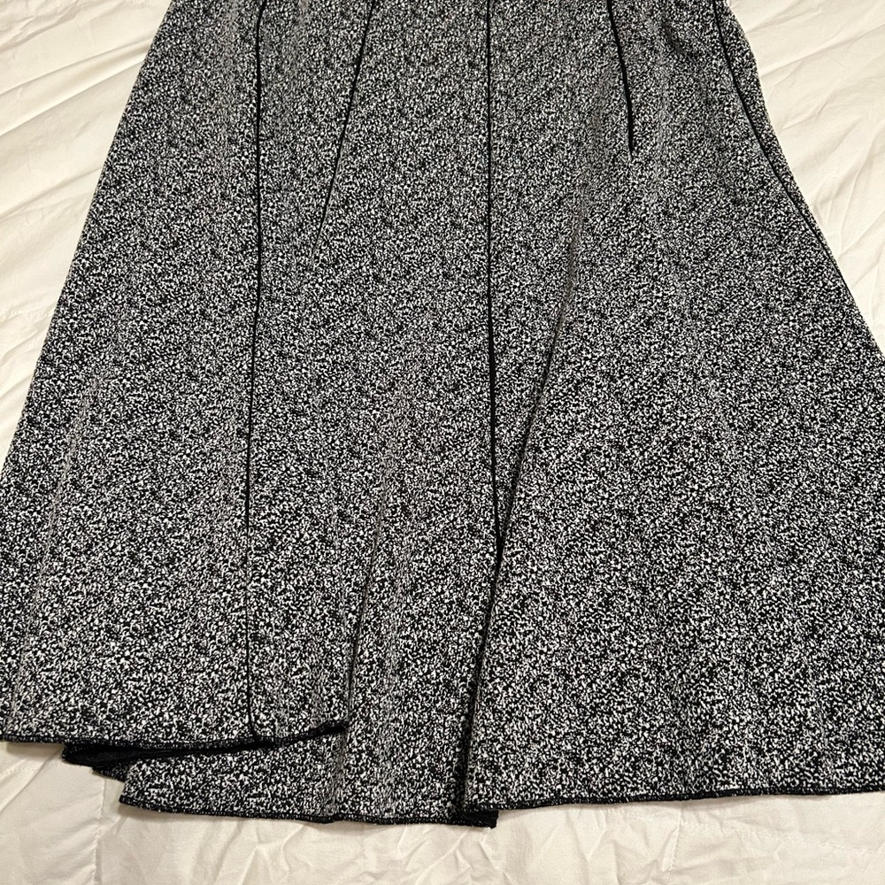 Roz & Ali Black and White A-Line Skirt